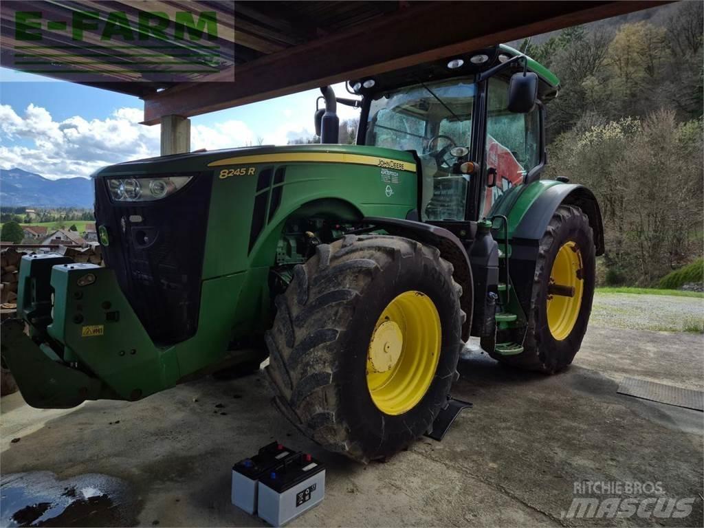 John Deere 8245 R Traktoren