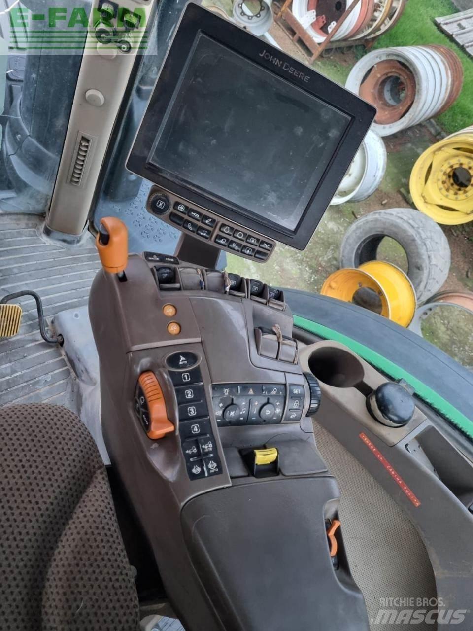 John Deere 8245 R Traktoren