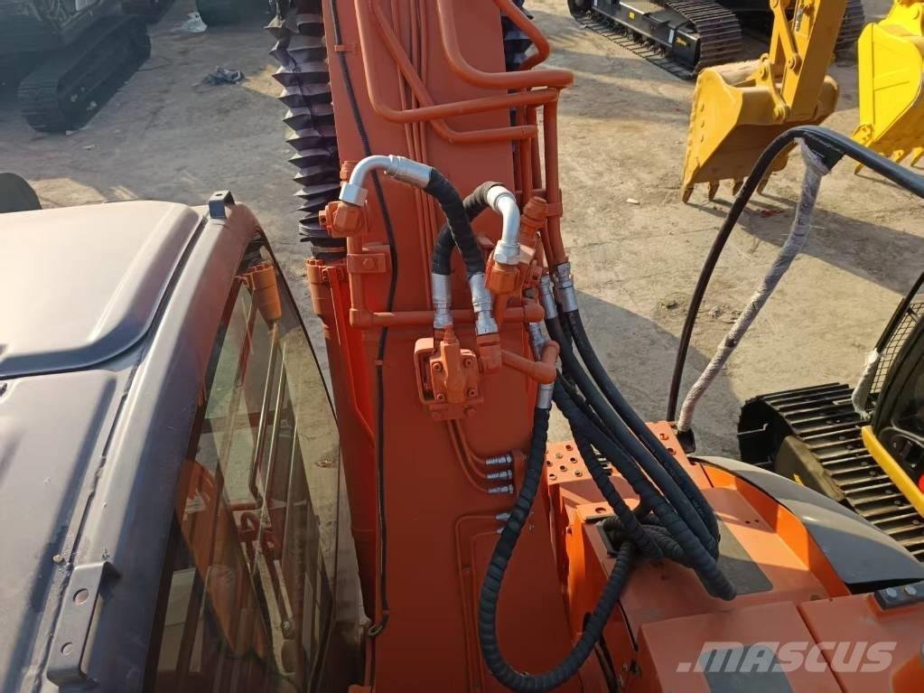Hitachi ZX135 Raupenbagger