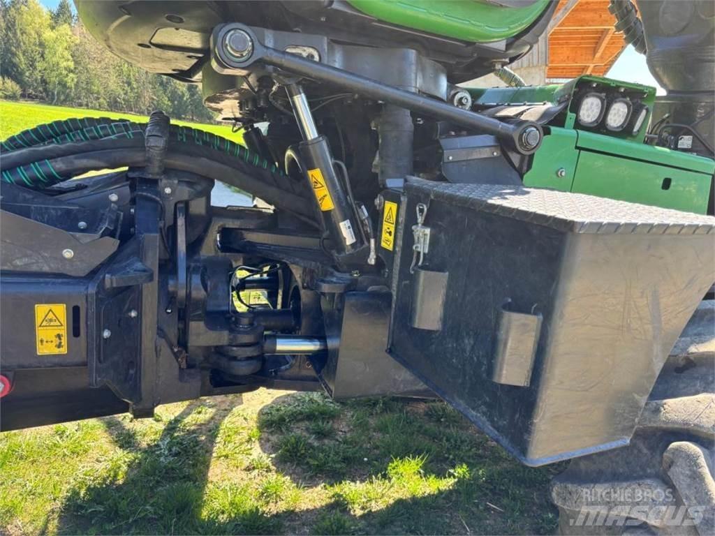 John Deere 1270 G Harvester