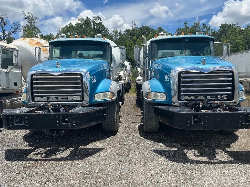 Mack GU 800 Andere Fahrzeuge