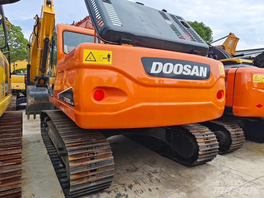 Doosan 225 LC Raupenbagger