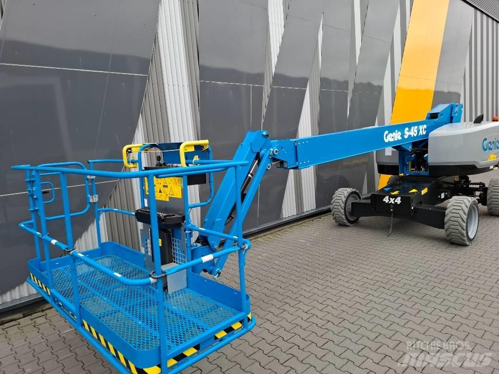 Genie S-45XC Teleskopbühnen