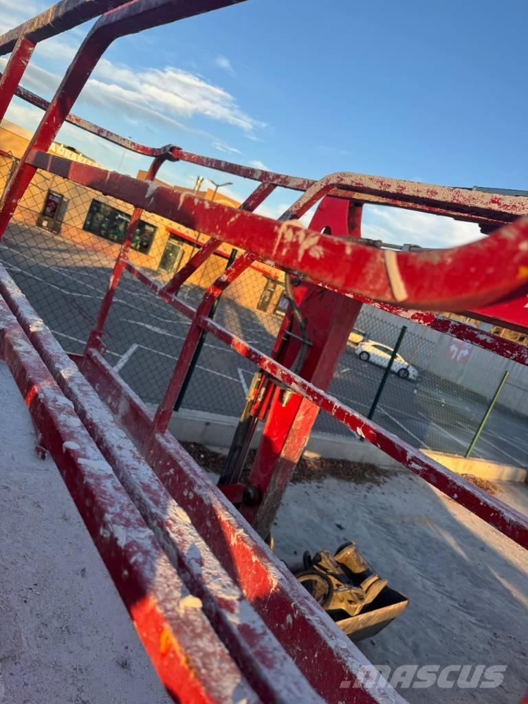 Haulotte Compact 8 Scheren-Arbeitsbühnen