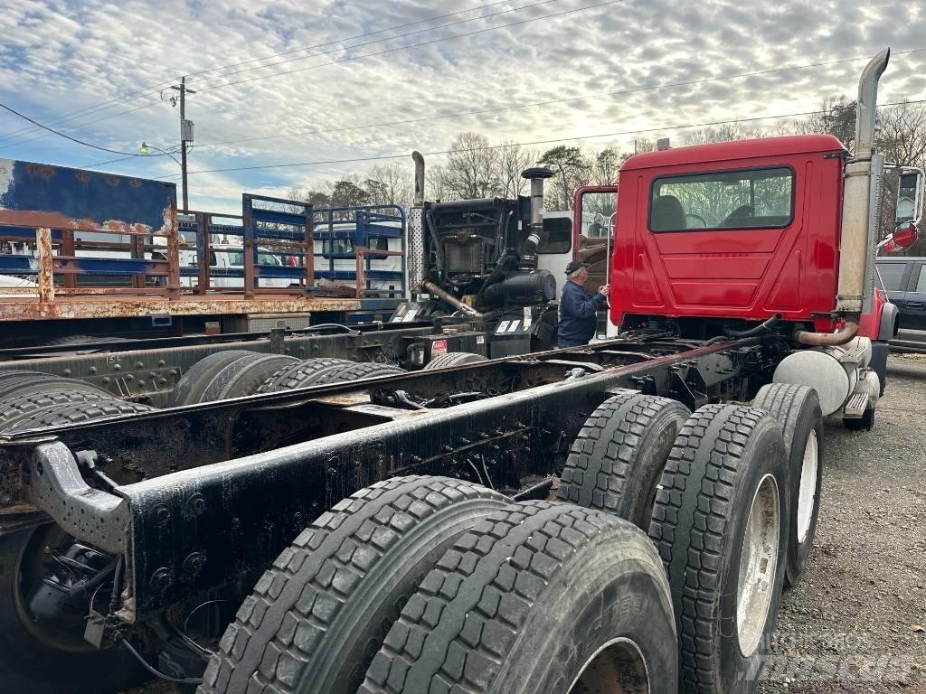 Mack CV 713 Absetzkipper