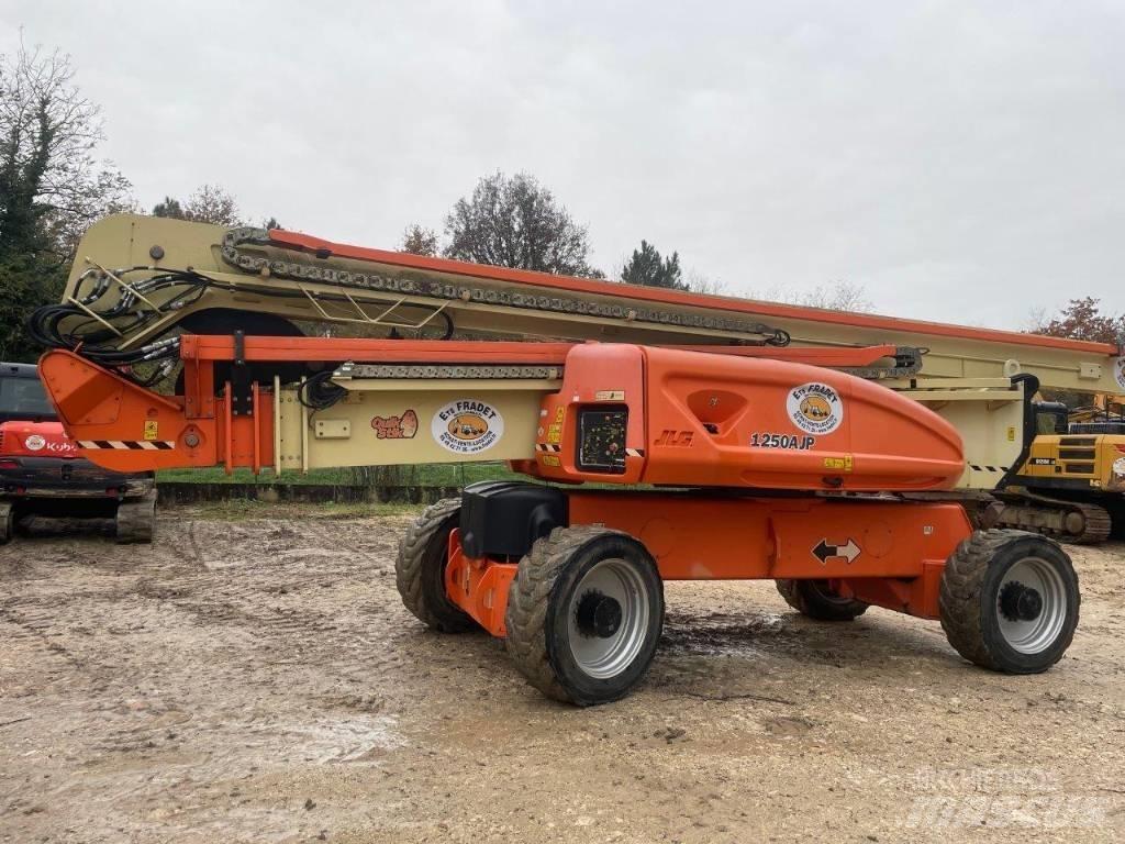 JLG 1250 AJP Gelenkteleskoparbeitsbühnen