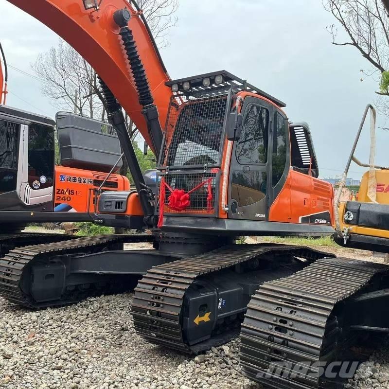 Doosan DX225 Raupenbagger