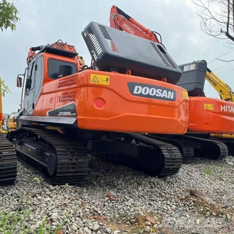 Doosan DX225 Raupenbagger