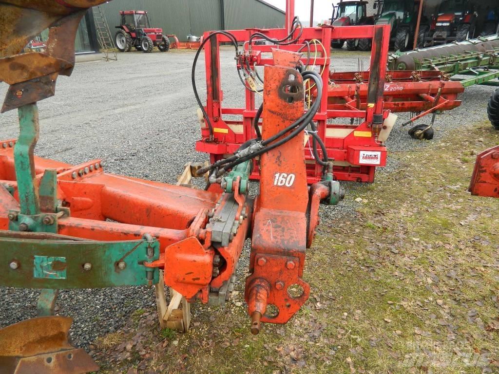 Kverneland 4korpusi Wendepflüge