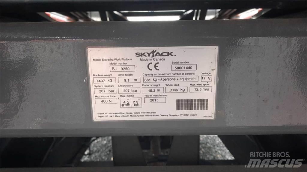 SkyJack 9250RT Scheren-Arbeitsbühnen