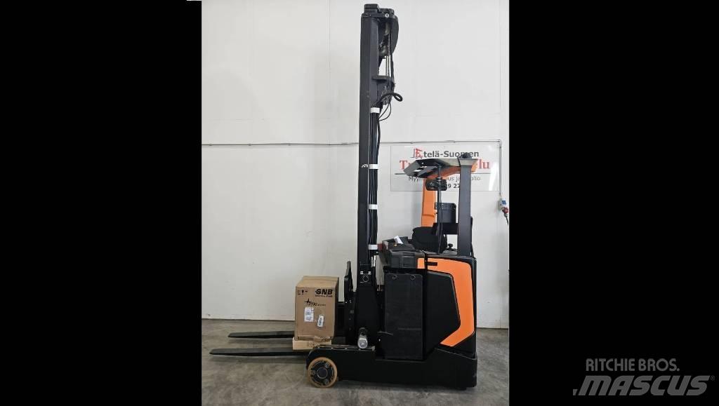 Rocla HXF14 Schubmaststapler