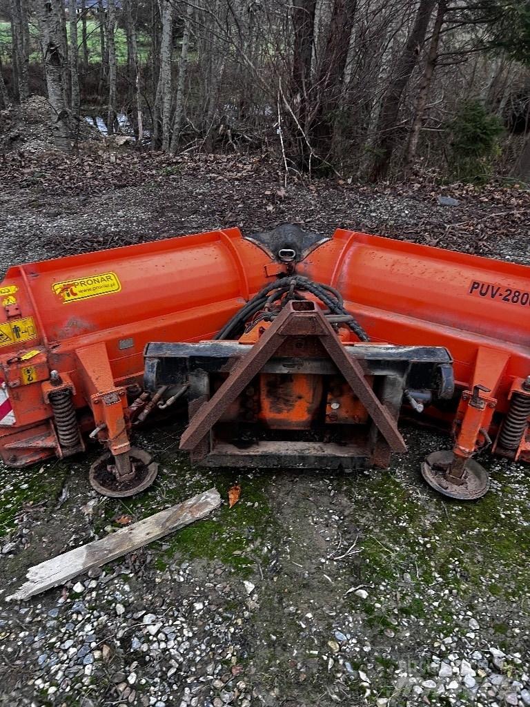 Pronar PUV 2800 Schneeschilde und -pflüge