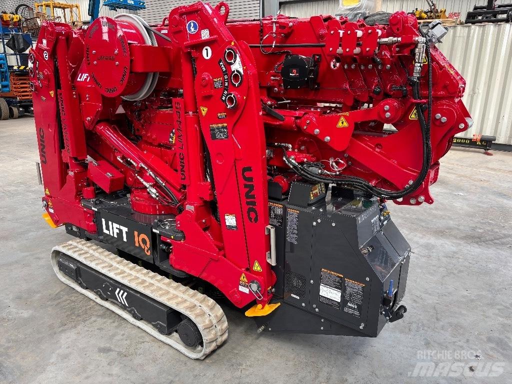 Unic UM 445 Kranen voor alle terreinen