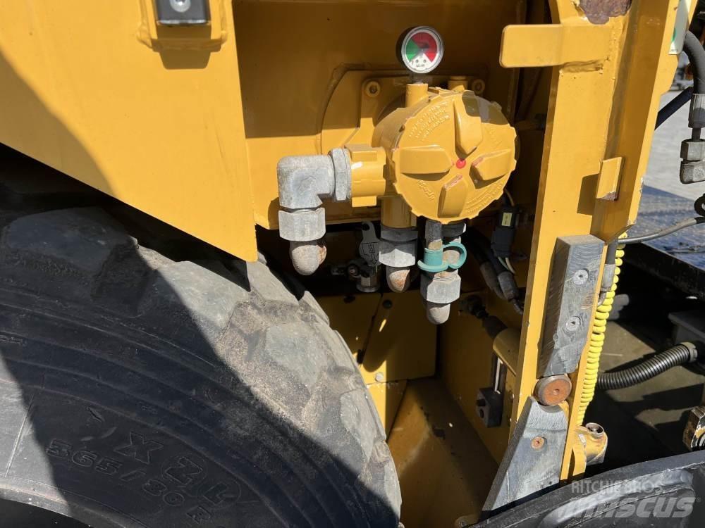 CAT AP 300 Strassenfertiger