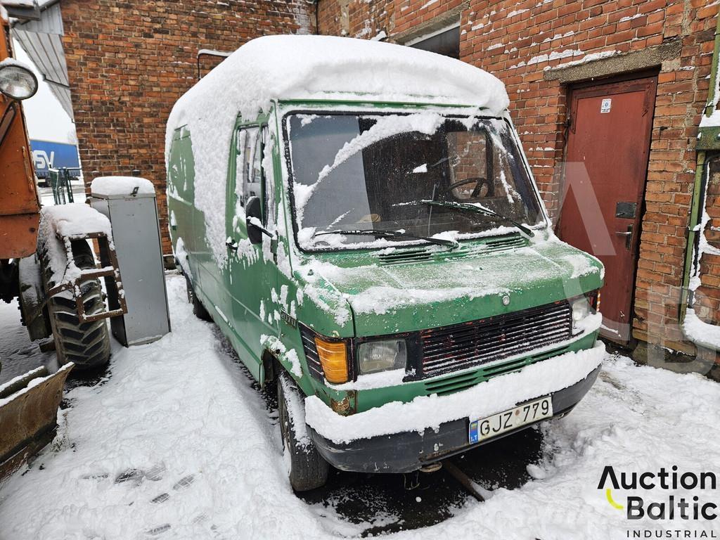 Mercedes-Benz 207D Lieferwagen