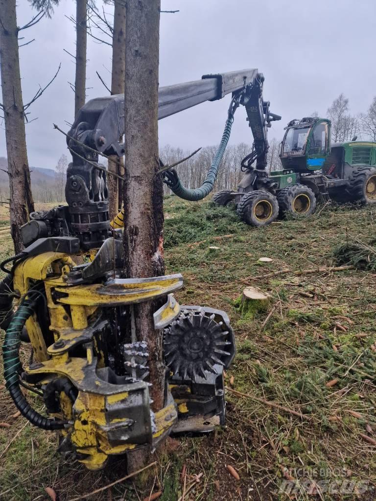 John Deere 1270 E Harvester