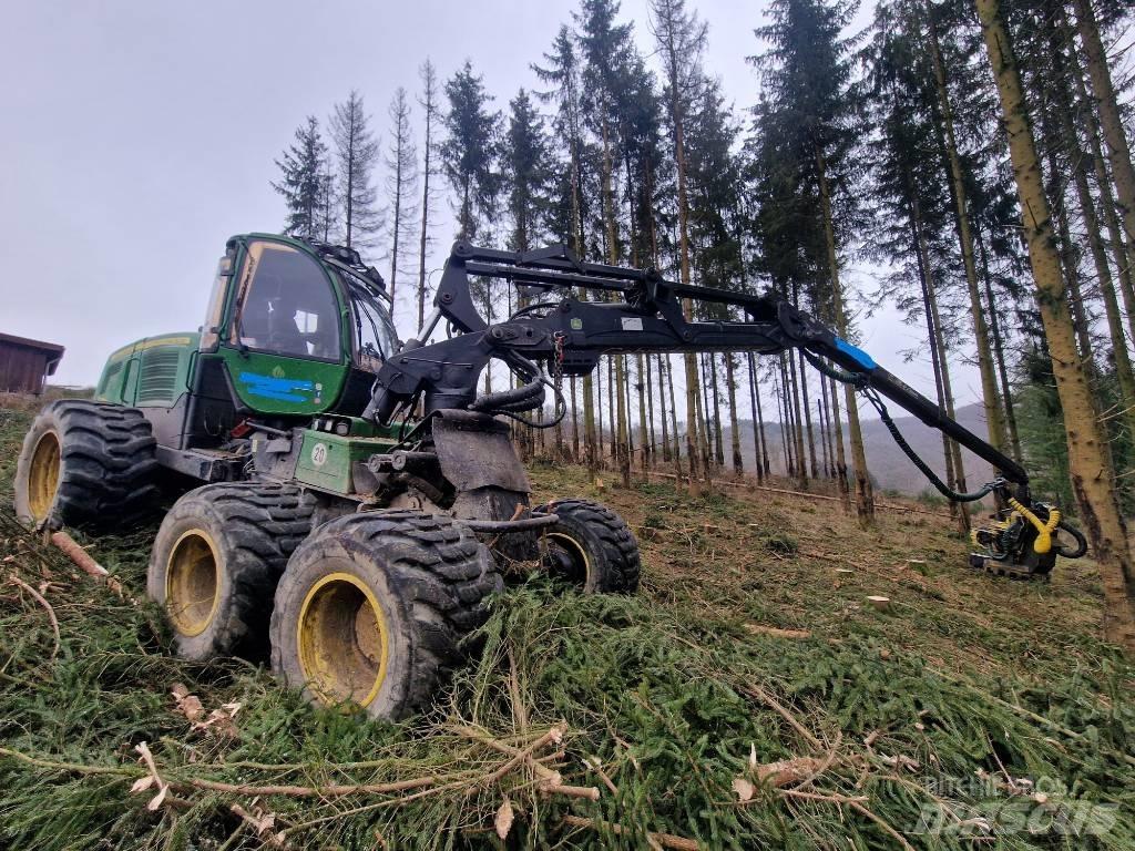 John Deere 1270 E Harvester