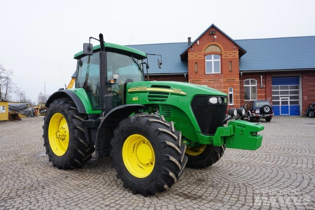 John Deere 7920 Traktoren