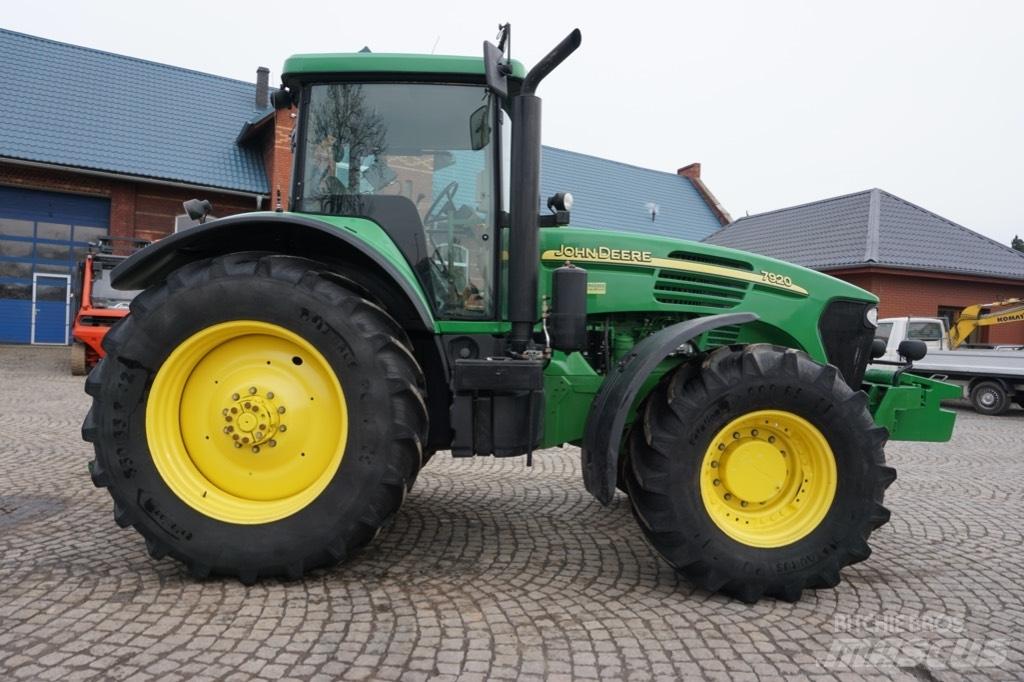 John Deere 7920 Traktoren