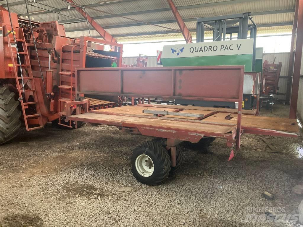 Hesston 4900 Quaderpressen