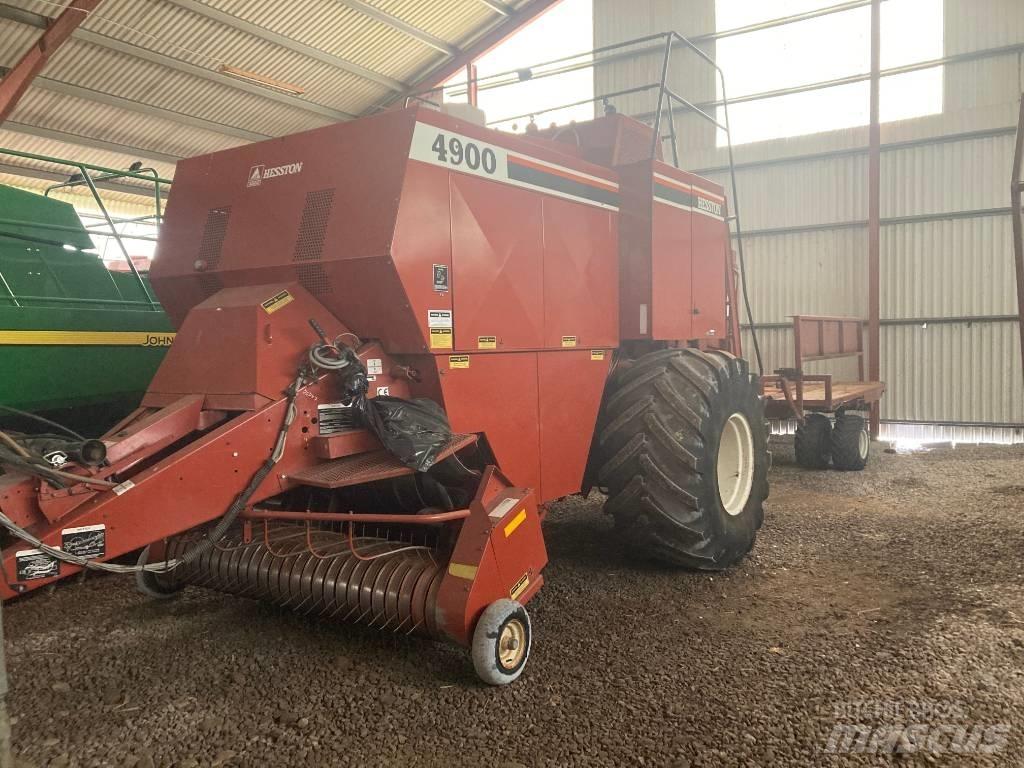 Hesston 4900 Quaderpressen