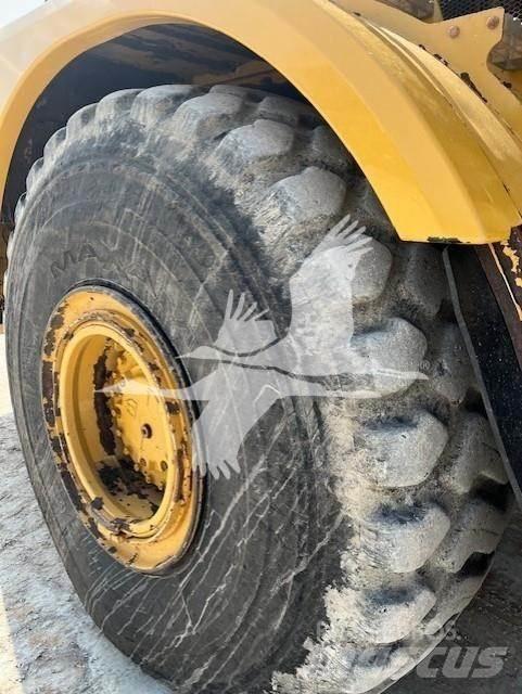 CAT 740B Dumper - Knickgelenk