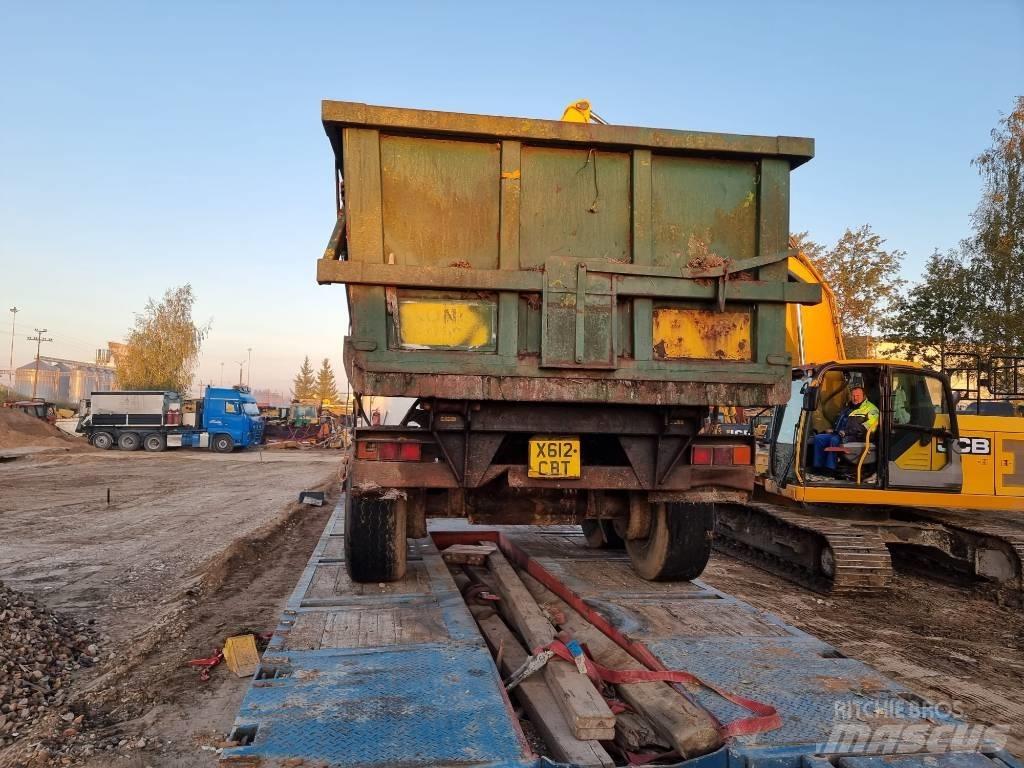 Montracon trailer Anhänger mit Hakenlift