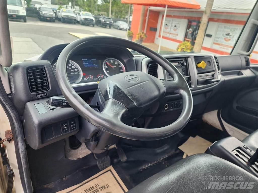 Hino 338 Kofferaufbau