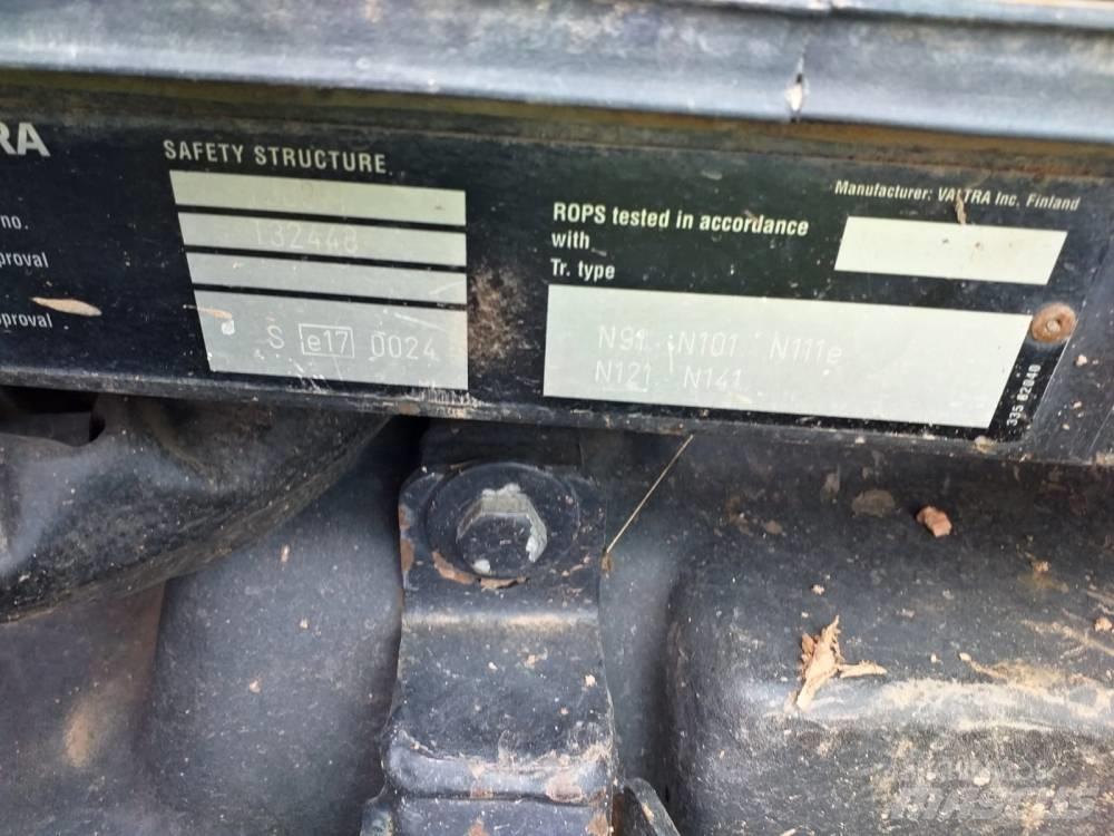 Valtra N121 Traktoren