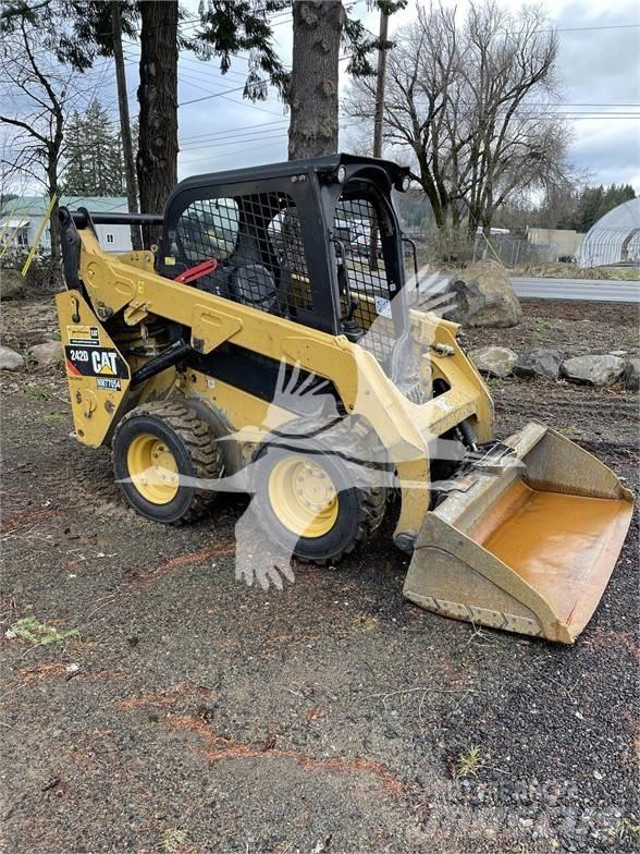 CAT 242D Kompaktlader