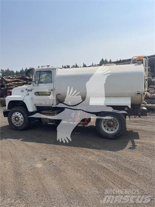 Ford 8000 Wassertanker