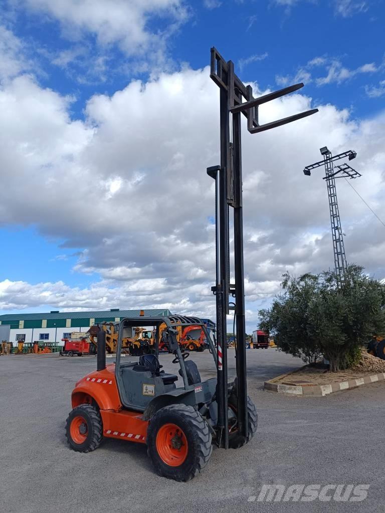 Ausa C 300 H Geländestapler