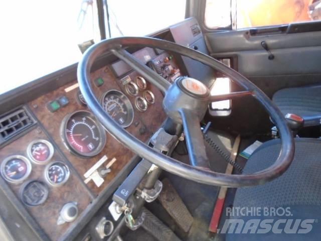 Kenworth T 400 Schneeschilde und -pflüge