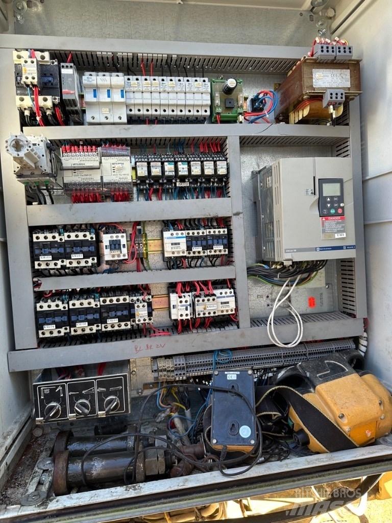 Comedil CBR 32 Selbstaufrichtende Krane