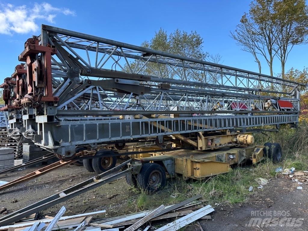 Comedil CBR 32 Selbstaufrichtende Krane