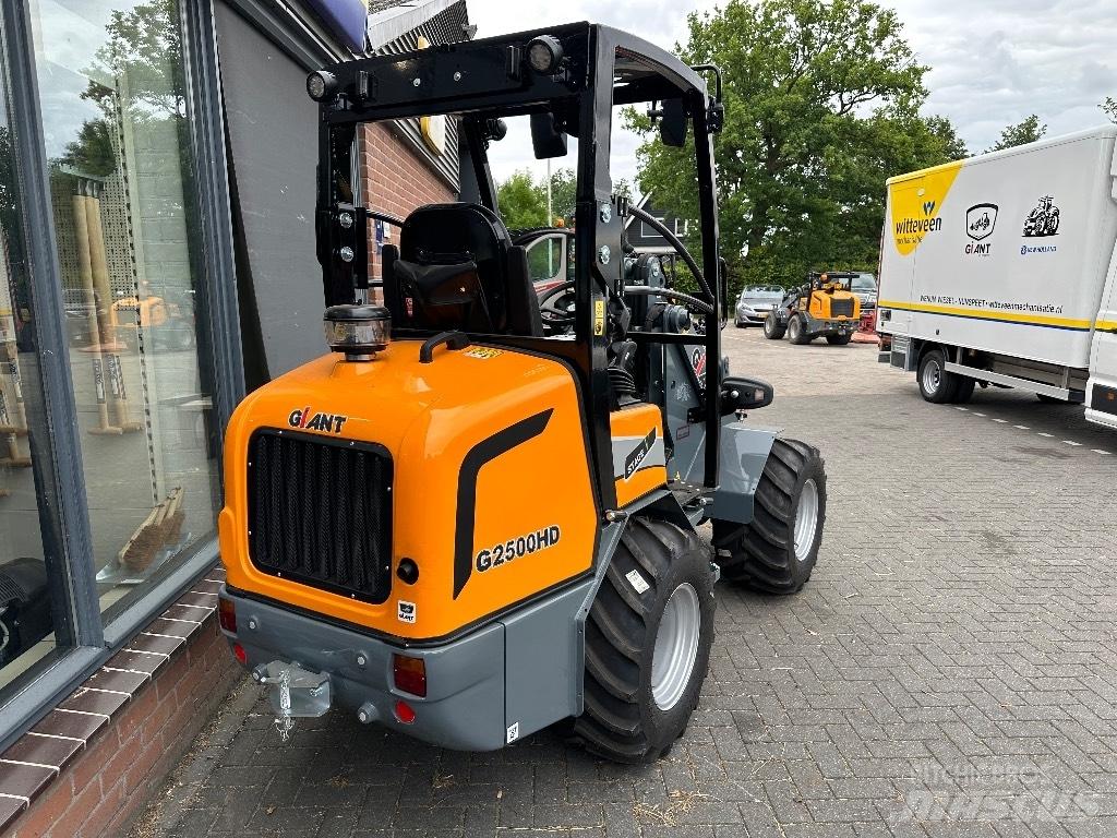 GiANT G2500HD Multifunktionslader