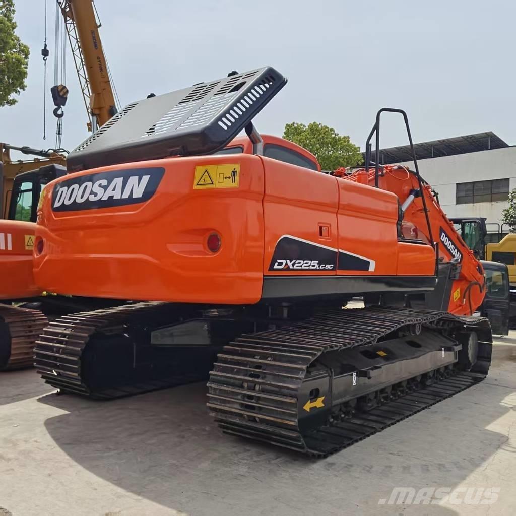 Doosan DX 225 Raupenbagger