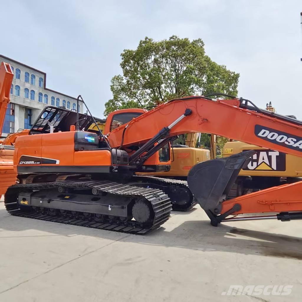 Doosan DX 225 Raupenbagger