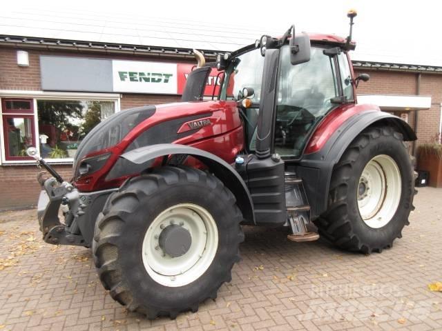 Valtra T154 VERSU Traktoren