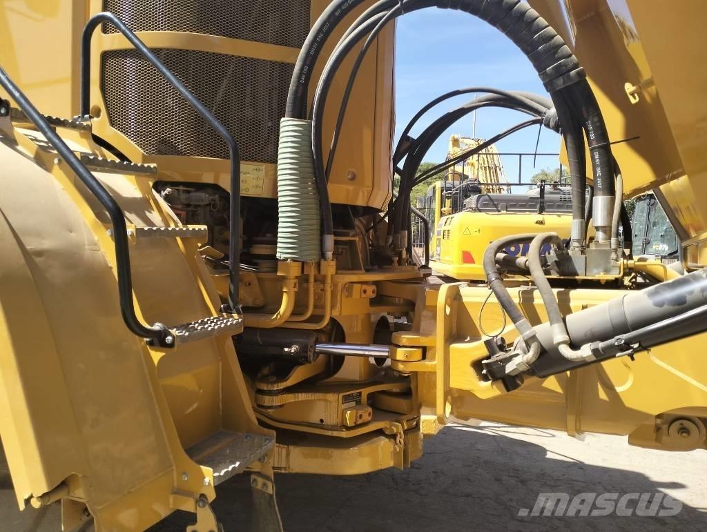 CAT 740 B Dumper - Knickgelenk