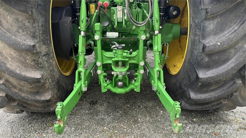 John Deere 6M240 Traktoren