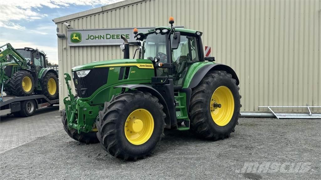 John Deere 6M240 Traktoren