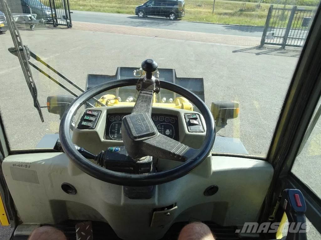 Komatsu WA65-3 Radlader