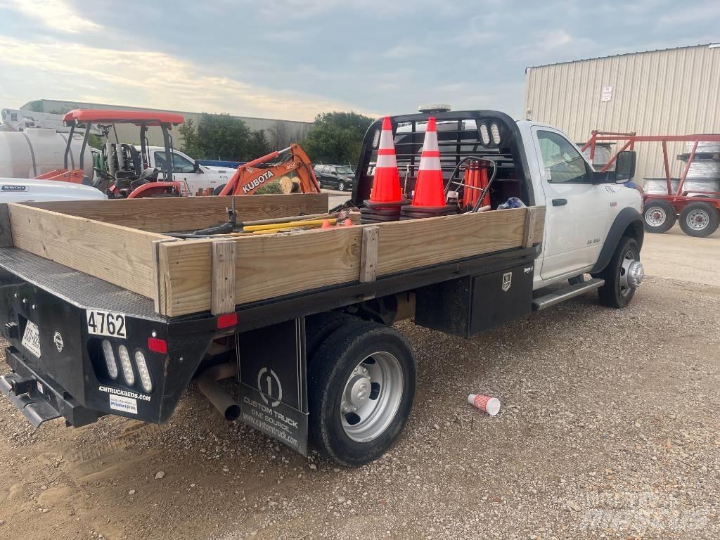 RAM 5500 Pritschenwagen/Pritschenwagen mit Seitenklappe