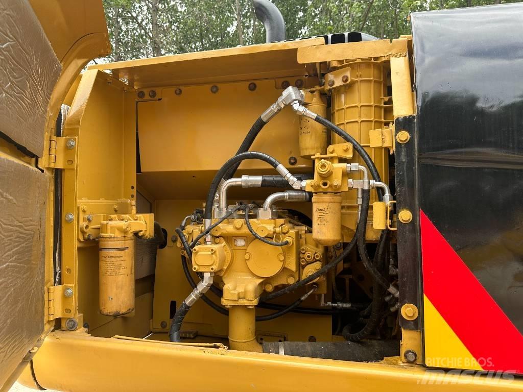CAT 320D Raupenbagger