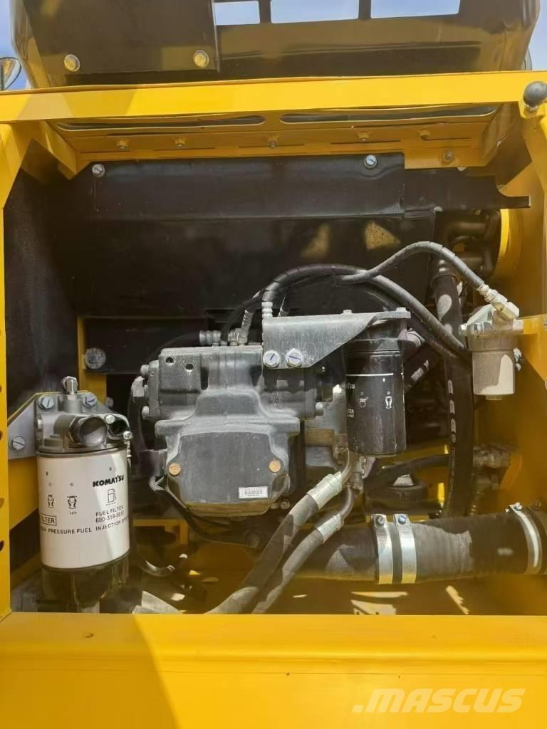 Komatsu 240LC-8 Raupenbagger