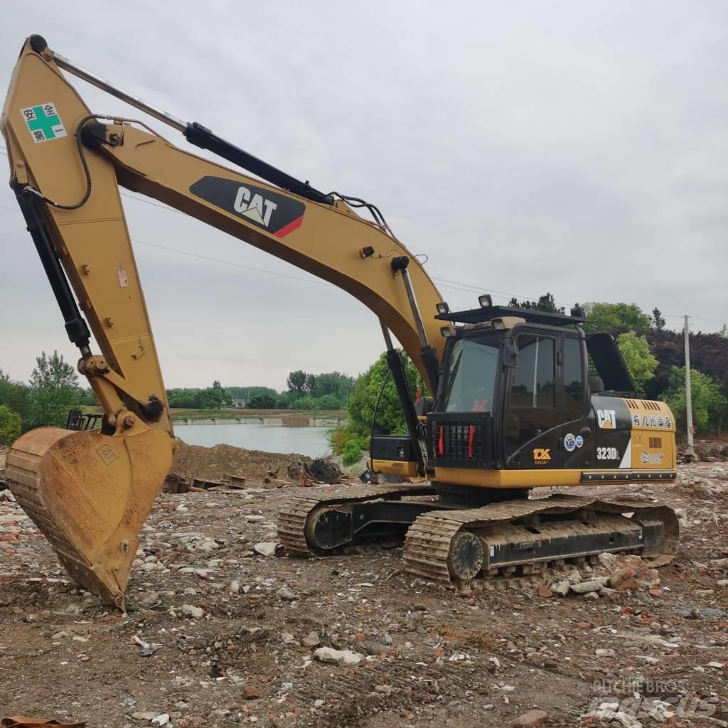 CAT 323DL Raupenbagger