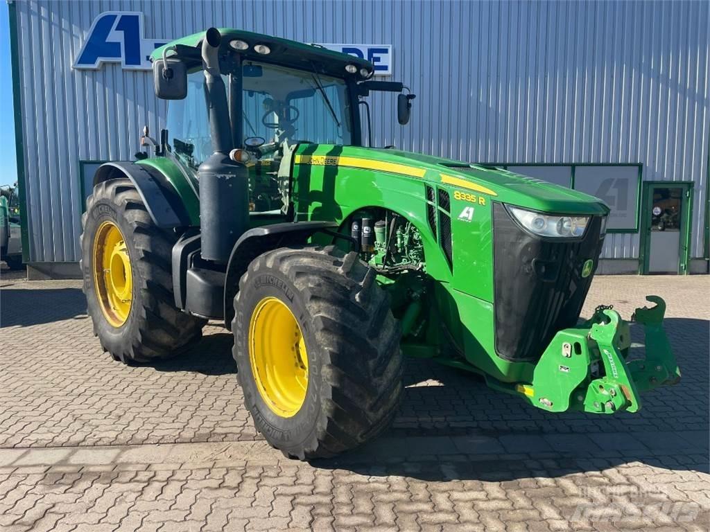 John Deere 8335R Traktoren