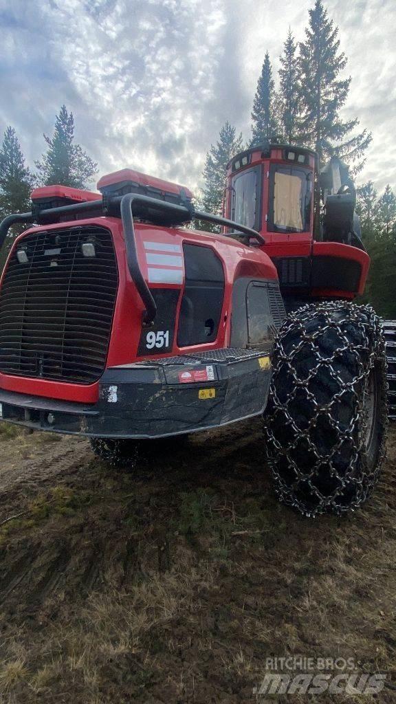 Komatsu 951 Harvester