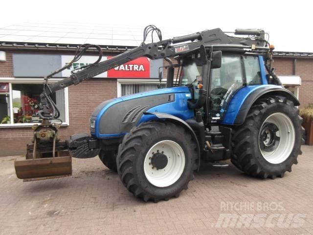 Valtra T202D Traktoren